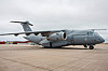 Et Embraer C-390-fly fra det ungarske luftforsvaret står parkert under et besøk på flybasen i Såtenäs, Sverige.