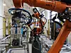 Corvus, Siemens og ZEM pakker battericeller til bruk i maritim industri. Intek på Raufoss har utviklet robotene som automatiserer produksjonen hos Corvus og Siemens. Foto: Joachim Seehusen
