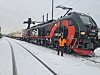 Henning Aandal, daglig leder i godstogselskapet Onrail, foran et av selskapets tog, EuroDual. Selskapet tapte nærmere 20 millioner kroner etter at Otta bru ble stengt i nesten tre måneder.