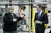 Statsminister Erna Solberg sto for den offisielle åpningen av batterifabrikken i Trondheim i januar 2019. Her med Torstein Sole-Gärtner, leder for Siemens Energys Offshore Marine Centre . Foto: Siemens Energy