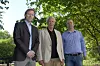 STORT VARMEPUMPEPOTENSIAL: Varmepumper kan gi et godt bidrag til at Norge når sin fornybarforpliktelse, mener Andreas Aamodt i Adapt Consulting (f.v.), daglig leder Mats Eriksson i bransjeforeningen VKE i Norsk Teknologi og Bård Baardsen i Norsk Varmepumpeforening.
