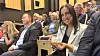På folkemøtet på Kyrksæterøra i september fikk Aure-ordfører Hanne Berit Brekken holde en bit thorium fra Thor Energy. Til venstre sitter Håvard Kristiansen og Sunniva Rose fra Norsk Kjernekraft AS. Foto: Ellen Viseth
