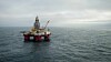 Oljedirektoratet nedjusterer hvor mye olje og gass de tror gjenstår å bli funnet i Barentshavet. Her illustrert ved boreriggen Transocean Enabler på oppdrag for Equinor i Barentshavet.