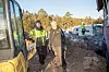 Fredrik Sætre (t.v) og Per Magne Barlund fra rørleggerfirmaet Fossum og Kristiansen A/S var på plass for å grave drenering og gjøre klart til installasjonen av væske-til-vann-varmepumpen på Siggerud. Boreteknikere, elektriker og rørleggere er involvert i selve installasjonen, men ofte vil kunden også gjøre andre nødvendige oppgraderinger samtidig. Foto: Magnus Ross