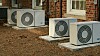 Én varmepumpe per hus er både ineffektivt, dyrt, støyende og ikke pent, sier en tidligere sjefrådgiver i den danske Energistyrelsen.