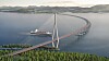 Flytebro: Ei skråstagsbru, nærmest land i sør kombinert med flytebro videre nordover Bjørnefjorden skal sikre passasje for skipstrafikken med 45 meters seilingshøyde.