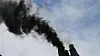 Svart og fæl eksos fra skipsmotoren ved oppstart. Den inneholder svovel, sot og partikler i tillegg til nitrogenoksider og CO2. Med CO2-fangst og lagring i form av tørris, kan skip fortsatt bruke tungolje og diesel.