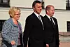 UT FRA STATSRÅD: Klokken 11:15 i dag kom den nye kommunal- og regionalministeren Magnhild Meltveit Kleppa, statsminister Jens Stoltenberg og avtroppende olje- og energiminister Odd Roger Enoksen ut på Slottsplassen for å møte pressen.