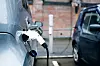 For å motivere flere til å velge elbil jobber europeiske forskere med å utvikle et selvparkerende system for elbiler.