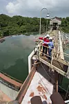 Hydros produksjonsanlegg for alumiiumoksid, Alunrote, i Brasil. Prosessingeniør Elke Samanta fra Alunorte og Inger Sethov fra Hydro i Norge (t.v.). Bilde: Halvor Molland/Hydro