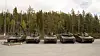 Her er alle de fem medlemmene i den nye norske CV90-familien, fra venstre: Stormingeniørvogn, stormpanservogn, multirollevogn, oppklaringsvogn og stridsledelsesvogn. Bilde: Nils Bjuggstam