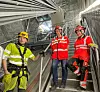 Arbeidsleder Daniel Stokken i HRM Voss i dialog med prosjektleder E6 Hålogalandsbrua Hans Jack Arntzen og byggeleder Signe Katarina Evjen. Foto: Knut Haarvik/Statens vegvesen