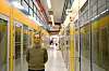 Fjellager: Sikker datalagring inne i fjell utgjør kjernen i Hatteland Solutions satsingsområde, EMP Secure. Her er konsernsjef Stig Hatteland mellom radene av datalagringsceller inne i fjellhallen i Åmsosen. Foto: Thomas Førde