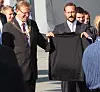 Ansatte hos LETP (Leading Edge Technology Park) mente at kronprinsen trengte en ny t-skjorte.