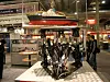 Rexroth/Bosch Group demonstrerte en bølgesimulator med bevegelse i alle akseretningene. En slik plattform kan brukes når det skal gjøres arbeid på en fast installasjon til havs fra båt. Selv om det bølger rundt båten vil plattformen stå tilnærmet i ro i forhold til den faste installasjonen.
