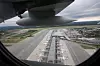 Innflyging over den sivilie delen av flyplassen på Gardermoen.