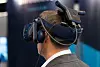 HTC Vive kan nå koble seg på en trådløs sender, som gjør at man ikke trenger ledning til datamaskinen. Foto: Eirik Helland Urke