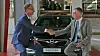Opel Vauxhall-direktør Michael Lohscheller (ventre) og Groupe PSA-direktør Carlos Tavares. Foto: Groupe PSA, Direction de la communication