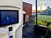 På Ionitys ladestasjon utenfor Strømstad fikk vi aldri høyere effekt enn 44 kW. Lufttemperaturen lå på tre plussgrader. Foto: Per Erlien Dalløkken