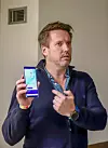 Her er sykkelen: Axel Bentsen i Urban Share viser appen som kan fortelle hvor den enkelte sykkel er. Foto: Kurt Lekanger