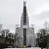 Paulus kirke pakket inn i stål og plast fra Brenden & Co. Foto: Brenden & Co Stillasutleie