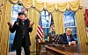 Elon Musk og sønnen X Æ A-Xii på besøk hos Donald Trump i Det hvite hus i februar da Musk fortsatt var inne i varmen.