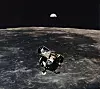 Etter to og en halv time på månen, returnerer astronautene Edwin E. Aldrin og Neil Armstrong tilbake til LM 'Eagle' for forberedelser til oppskytning fra månen under Apollo 11-oppdraget.