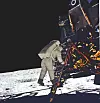 Astronaut Edwin E Aldrin på vei til å ta sitt første steg på månen under Apollo 11-oppdraget.