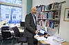 – Telekommunikasjonsselskapene mente det var for dyrt å utvikle fibermaterialet, sier Tor Grande om resultatet av det han jobbet med først da han skrev master (diplomoppgave) og deretter tok doktorgrad.