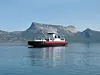 Første ferge med PBES-batterier. MF Valderhorn i trafikk mellom Drag og Kjøpsvik på riksvei 827, som i hovedsak benyttes av tungtransport på vei til og fra Narvik. Bilde: Torghatten Nord