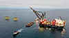 Demontering og gjenoppbygging av det synkende Tyra-feltet i Nordsjøen blir ett år forsinket på grunn av Covid-19-pandemien. Men nå er de nye plattformdekkene på vei fra verftet i Singapore. Illustrasjonsfoto: Total E&P Danmark