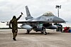 Nederlandsk F-16 fra 312 skvadron, den siste med F-16 i det nederlandske luftforsvaret, på besøk til Bari i Italia i november 2021.