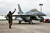 Nederlandsk F-16 fra 312 skvadron, den siste med F-16 i det nederlandske luftforsvaret, på besøk til Bari i Italia i november 2021.