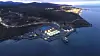 Salfjords tomt ligger mellom Lumarines anlegg (i forgrunnen) og Equinors metanolfabrikk (i bakgrunnen).