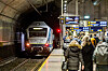 Togene går tett gjennom Nationaltheatret i morgenrushet.