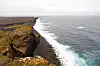 Forskerne hentet miljøprøver fra kysten av Norge og Island. Bildet er fra Reykjaneshalvøya på Island, som har et kystområde preget av svarte vulkanske steiner og svovelgule mineralavleiringer.