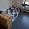 Enkelte rom ble bygd om til provisoriske hybler. – Et av rommene virket å være ibruk som permanent bolig, skriver PBE i varslet. Skjermdump: PBE
