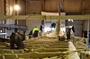 TRAVELT: Det er 10 trebåtbyggere i gang på skipet. De jobber intensivt i to uker og har fri i to uker.