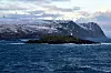 Havøygavlen vindkraftverk i Havøysund i Finnmark, sett fra Hurtigruta.