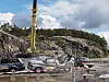 Varebilen blir utsatt for 2.8 tonn stein, og blir fullstendig knust.