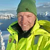– På Arnøya har det gått to-tre eller fire skred på veien i løpet av en normal vinter, sier ingeniørgeolog Andreas Persson i Troms fylke. Foto: Andreas Persson