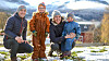 Tor Martin Iversen og Ingeborg Lunde ville at barna Kjersti (4) og Johannes (2) skulle få den samme landlige oppveksten som de selv hadde. – Her har vi funnet en base som er hjemme, og nær naturen og alle aktivitetene vi er glade i å drive med, sier de.