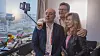 Selfie: poLightsjef Øyvind Isaksen tar bilde med teknologidirektør Pierre Craen og COO Marianne Sandal. Telefonen er en Google Pixel modifisert med TLens kameraer både foran og bak.
