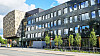 Fasadeplatene på Voldsløkka skole er fargede solcellepaneler. På taket har de vanlige solceller.