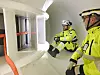 Torgeir Nørbech og Tor Haugerud i Statkraft ser inn på ledeapparatet som styrer vannmengden inn på løpehjulet. Foto: Statkraft