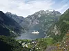Geirangerfjorden fotografert fra Flydalsjuvet. Foto: Wiki/sgm