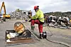 Skjærebrenning: De tjukkeste og mest massive skrapdelene må kuttes ved hjelp av manuell skjærebrenning. Foto: Thomas Førde