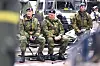 Forsvarssjef Eirik Kristoffersen (t.v.) er invitert til gravferden til kong Harald. Her er de to sammen ved kongens besøk til garnisonen i Sør-Varanger i mars 2023.