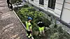 En årsak til at nedbør forårsaker stadig større skader, er økt fortetting og flere harde flater. I Deichmans gate i Oslo sentrum skal dette regnbedet bidra til å holde kontroll på overvannet.