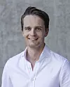 PÅVIRKNINGSKRAFT: Jon Leonardsen i DNV synes det er spennende å jobbe med grønn omstilling i skjæringspunktet mellom det tekniske, økonomiske og regulatoriske. Foto: DNV